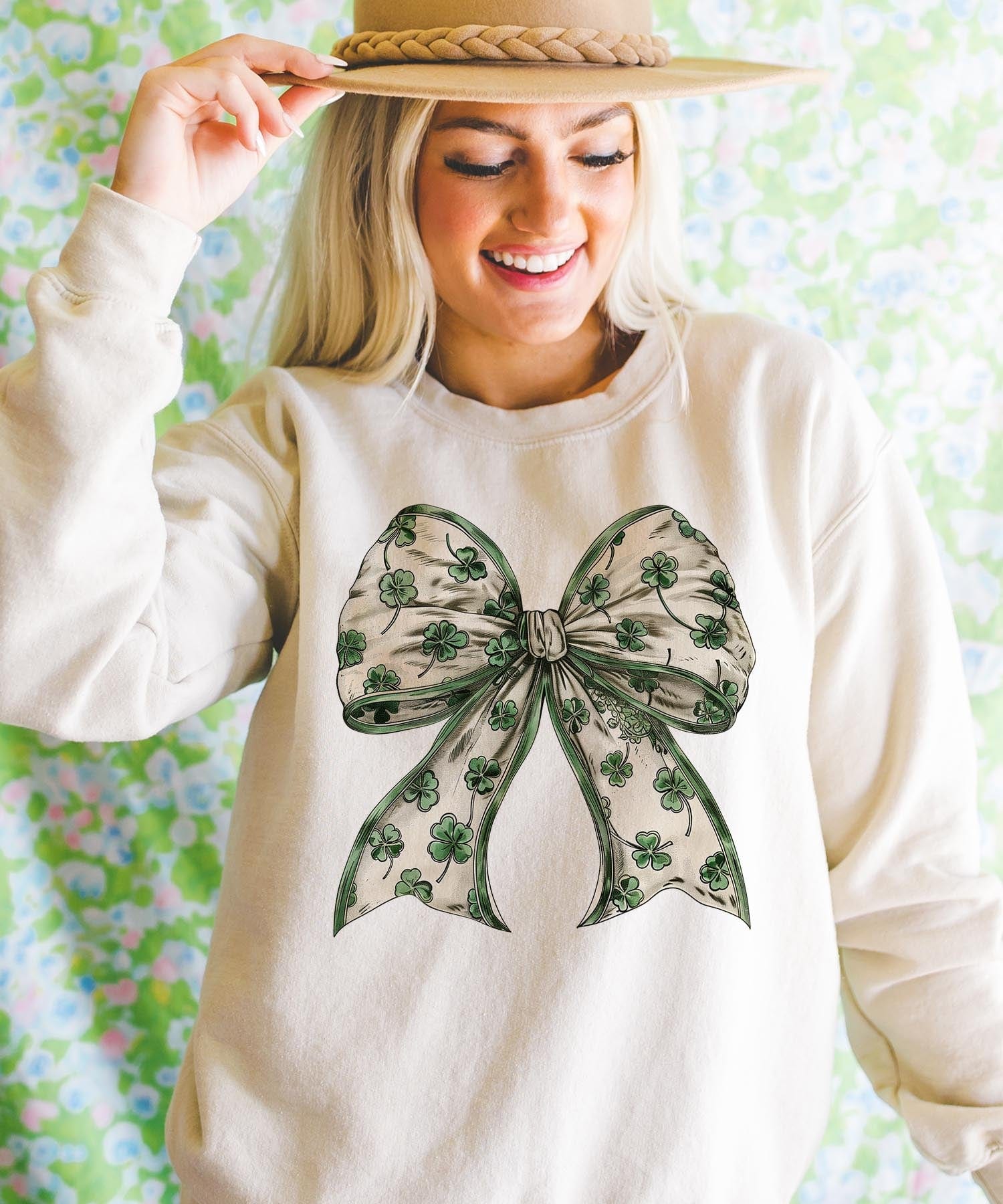 MISSMUDPIE Coquette St. Patricks Bow - Cream Sweatshirt