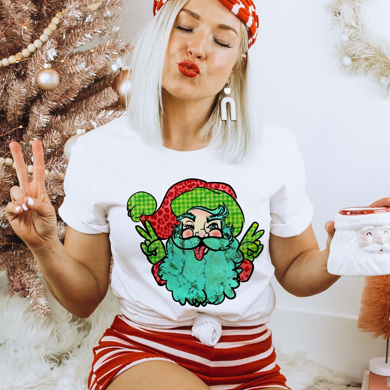 MISSMUDPIE Hippie Peace Santa - White tee